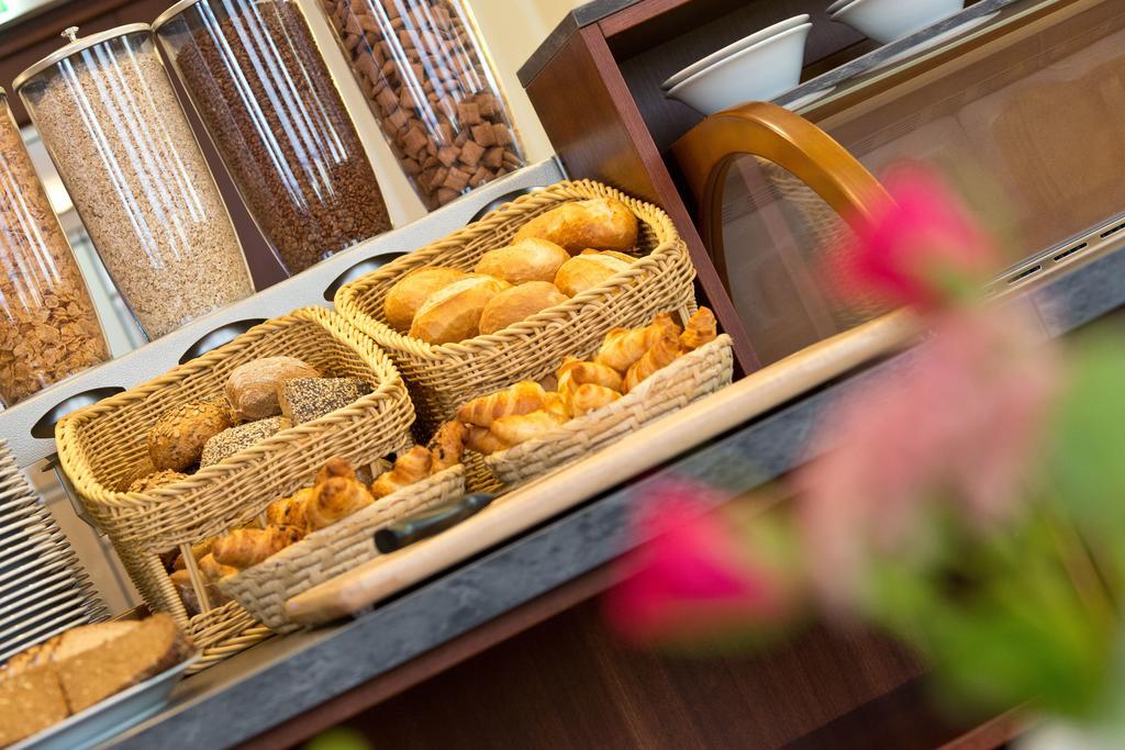 Hotel Fuer Dich Варен Екстериор снимка