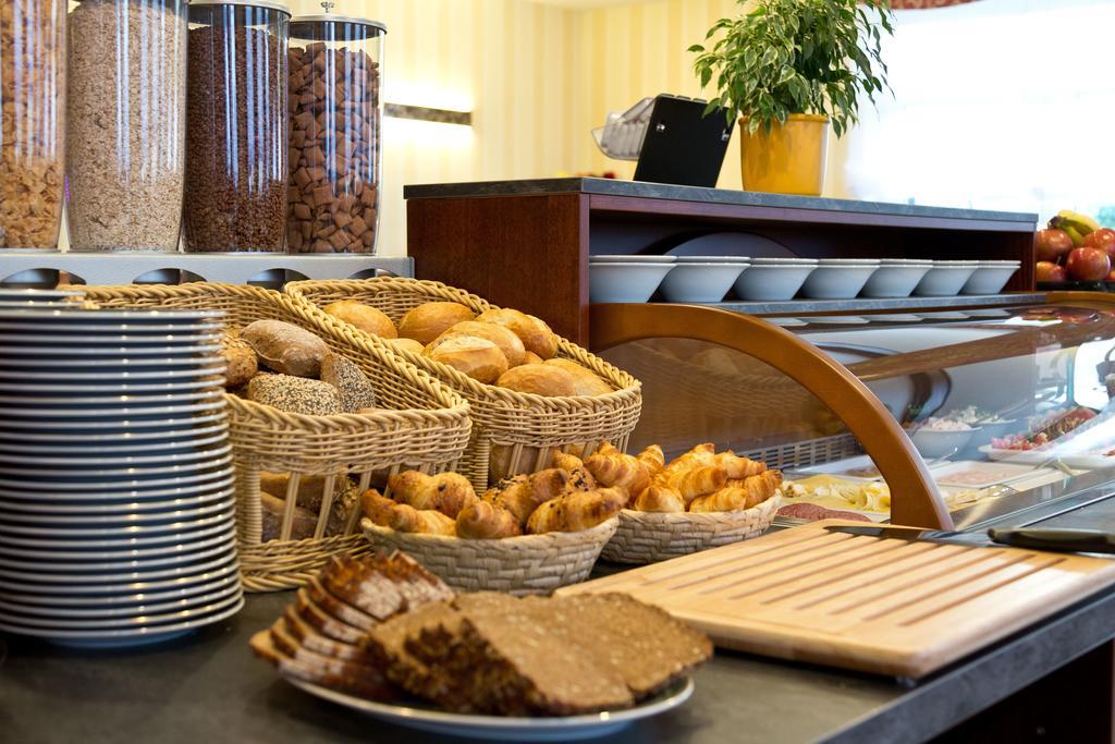 Hotel Fuer Dich Варен Екстериор снимка