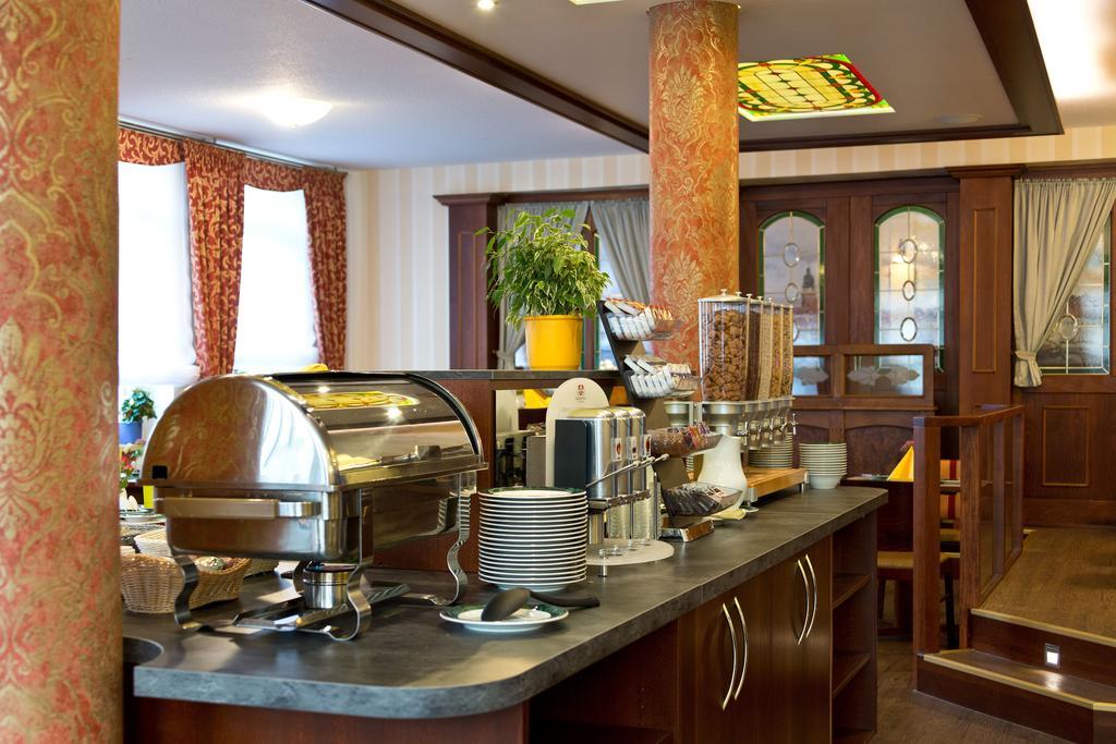 Hotel Fuer Dich Варен Екстериор снимка