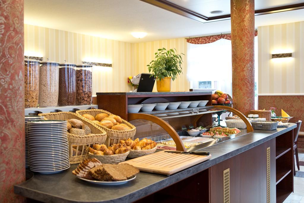 Hotel Fuer Dich Варен Екстериор снимка