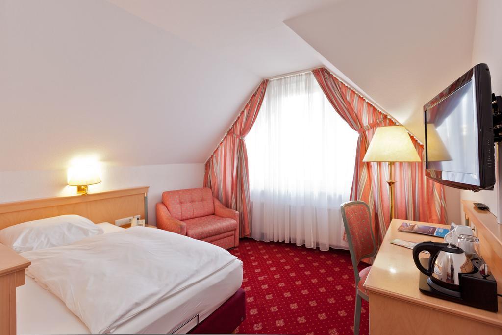 Hotel Fuer Dich Варен Стая снимка